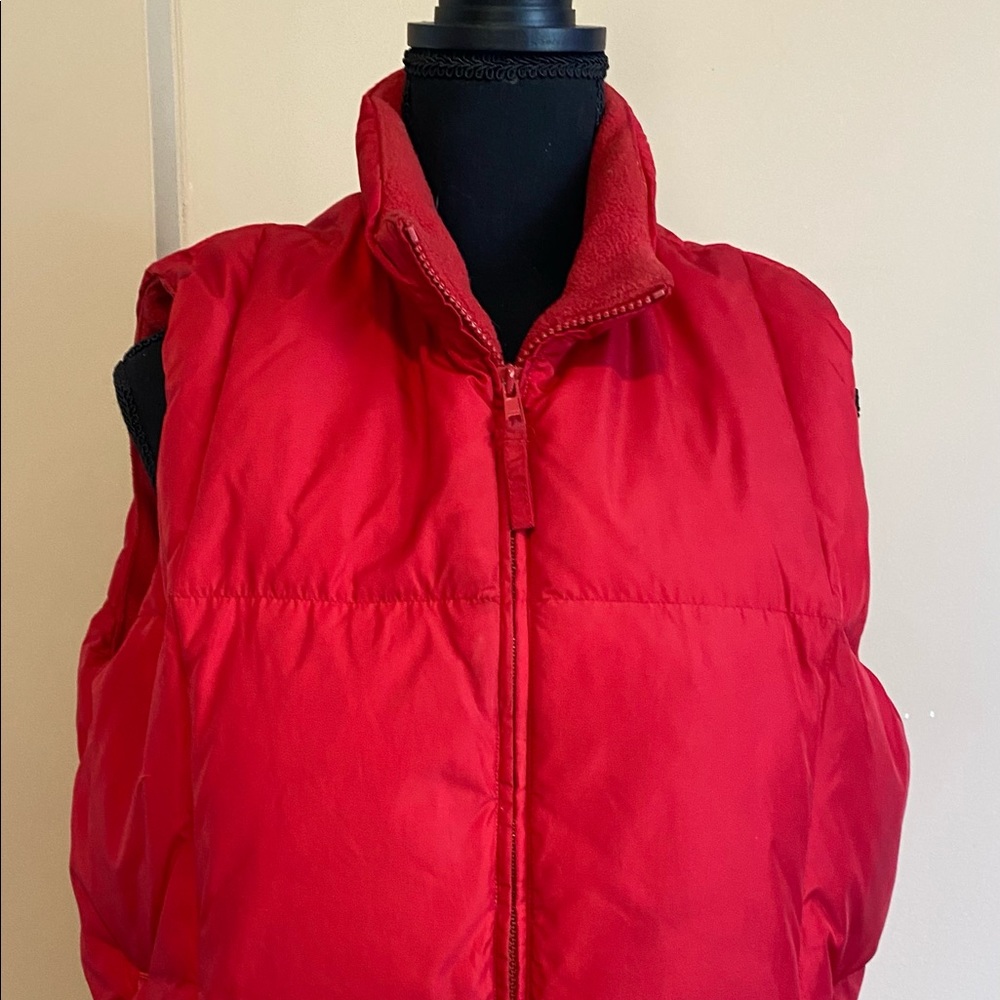 Old Navy unisex read puffer vest size large in juniors true to size women 6-8.